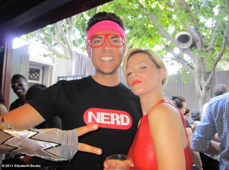 galleries/2011/08/14/best-celebrity-twitter-pictures/elizabeth-banks-best-celebrity-twitter-pictures_alzkid