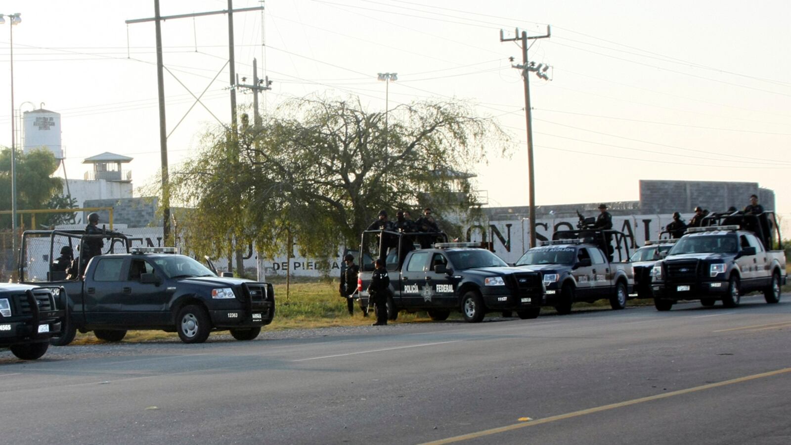 cheats/2012/09/18/132-inmates-escape-mexican-prison/mexico-prison-break-texas-cheat_w5mpyi