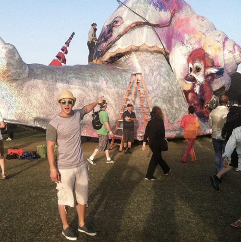 galleries/2013/04/21/kim-kardashian-ke-ha-more-celebrity-twitter-pictures-photos/130418-twit-pics-lanter_ekvka2