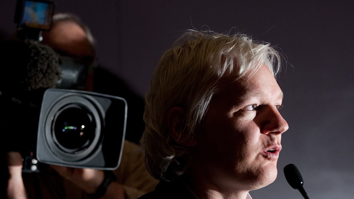 cheats/2012/01/26/assange-show-will-air-on-russian-tv/julian-assange-television-show-russia-cheat_i2tsx2