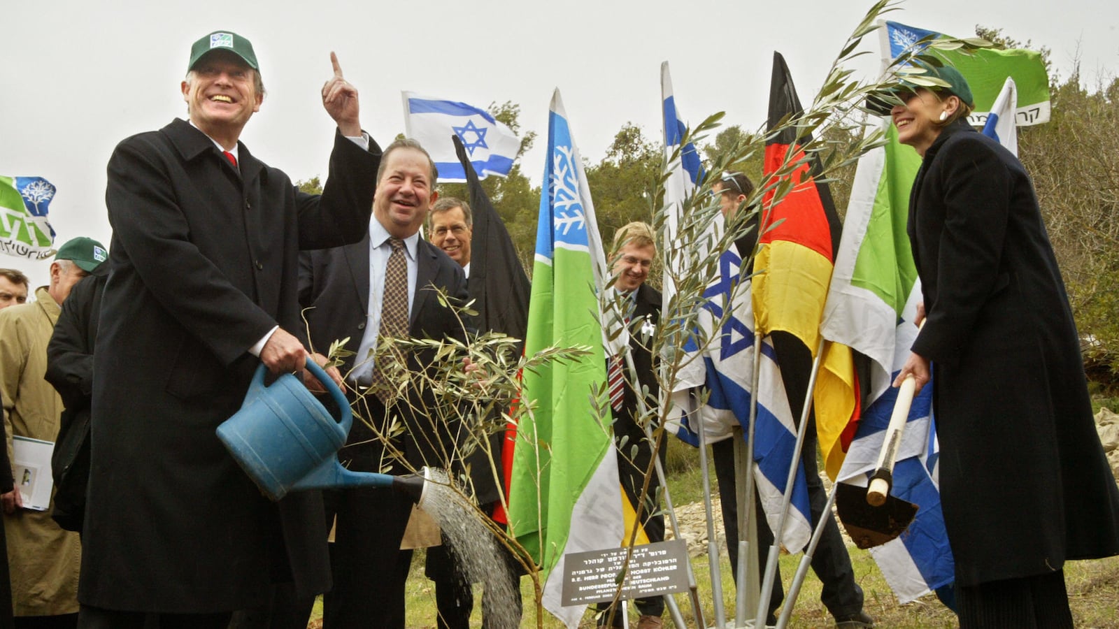 articles/2012/04/09/thinking-outside-the-blue-box/jerusalem-planting-openz_w0jlad