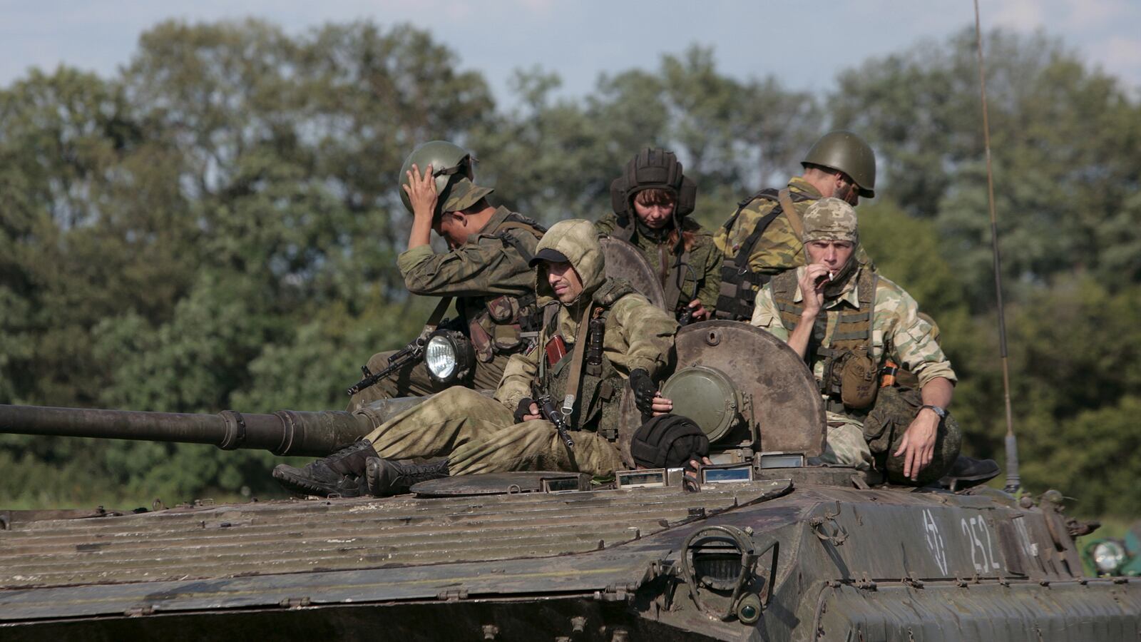 articles/2015/07/17/pro-russian-rebels-visit-mh17-memorial/150717-nemtsova-ukraine-tease_usqyar