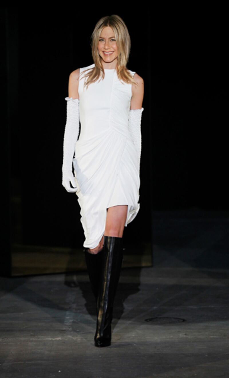 galleries/2012/08/15/jennifer-aniston-wedding-dress-suggestions-from-alexander-mcqueen-to-stella-mccartney/jenn-dresses-9_xtrooq