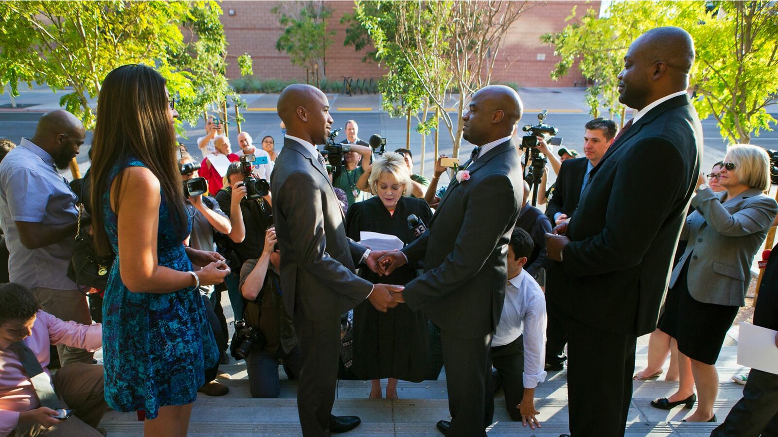 cheats/2014/10/17/same-sex-marriage-legalized-in-alaska/141016-gay-marriage-cheat_ytteko