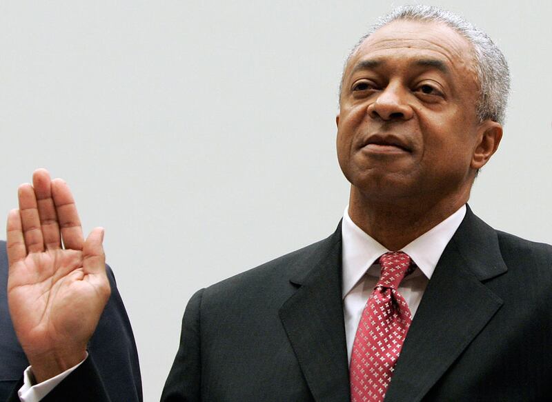 galleries/2010/08/09/20-golden-parachutes/golden-parachute---oneal_av5dhe