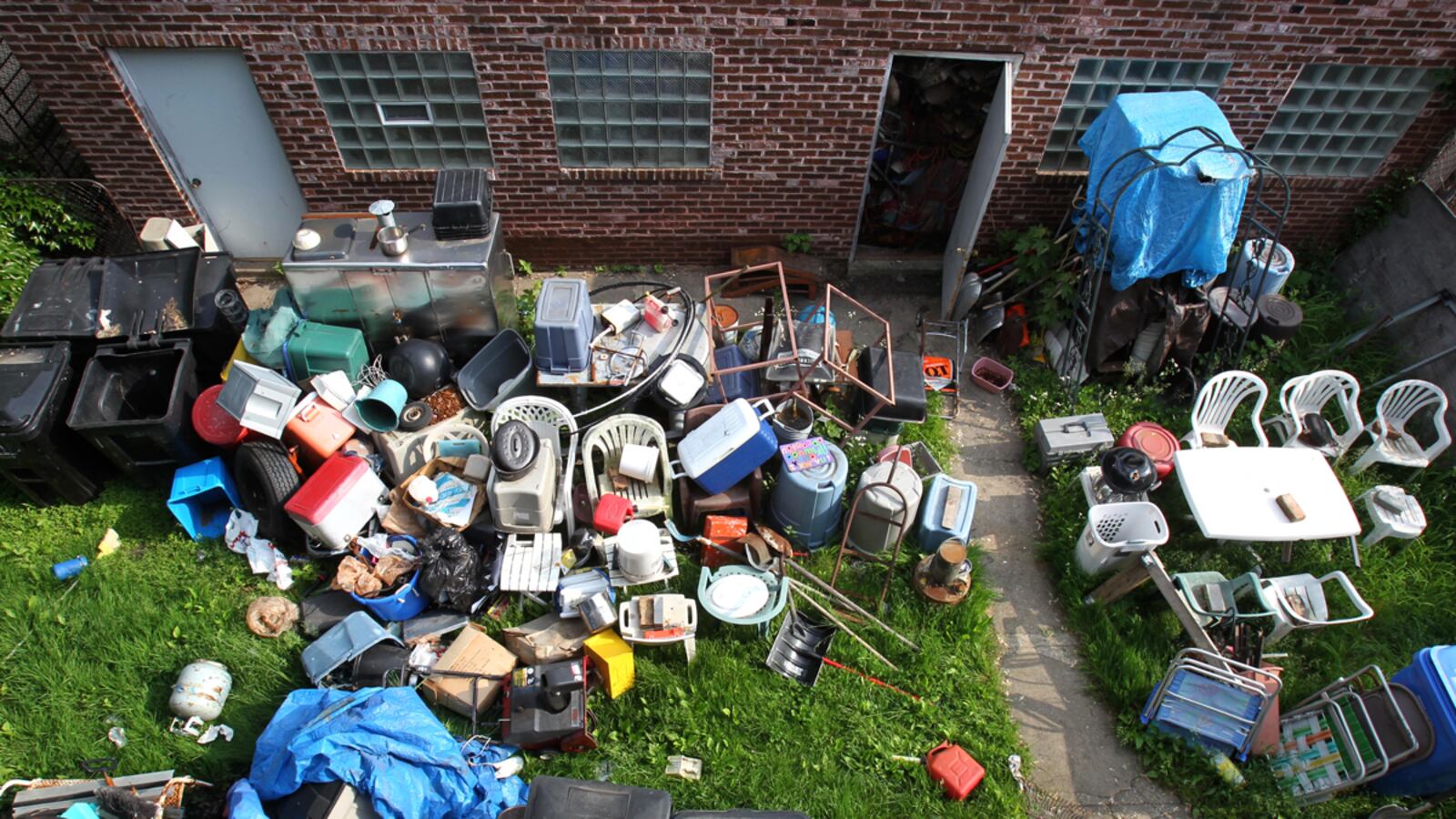 articles/2012/05/09/hoarding-made-a-hit-tv-show-now-it-s-becoming-a-sickness-in-the-dsm/new-dsm-for-hoarding-schwartz-main_n1qgmn