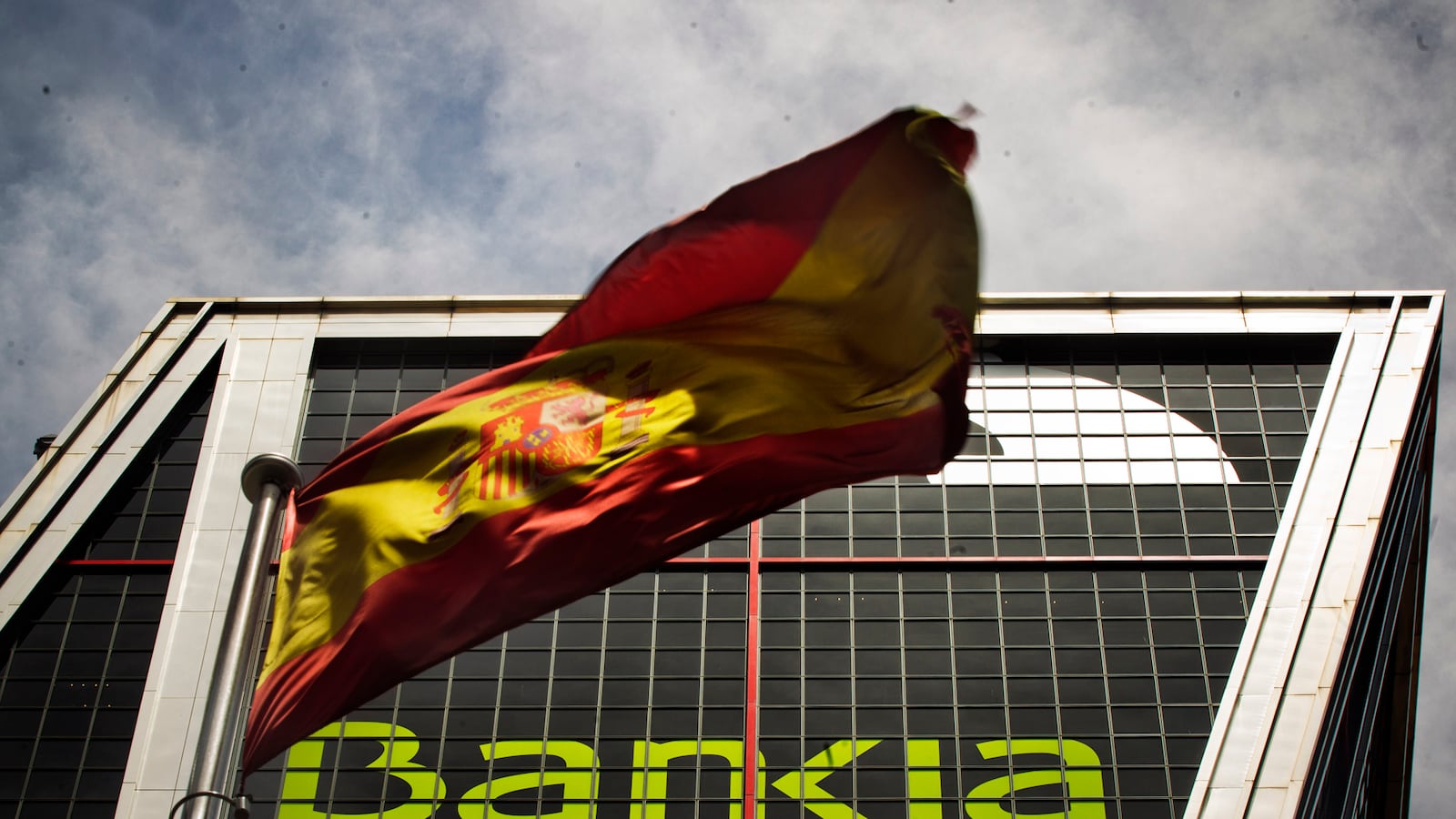 cheats/2012/06/09/spain-s-banks-need-40-billion-euro/spain-bank-euro-loan-cheat_vfeapn