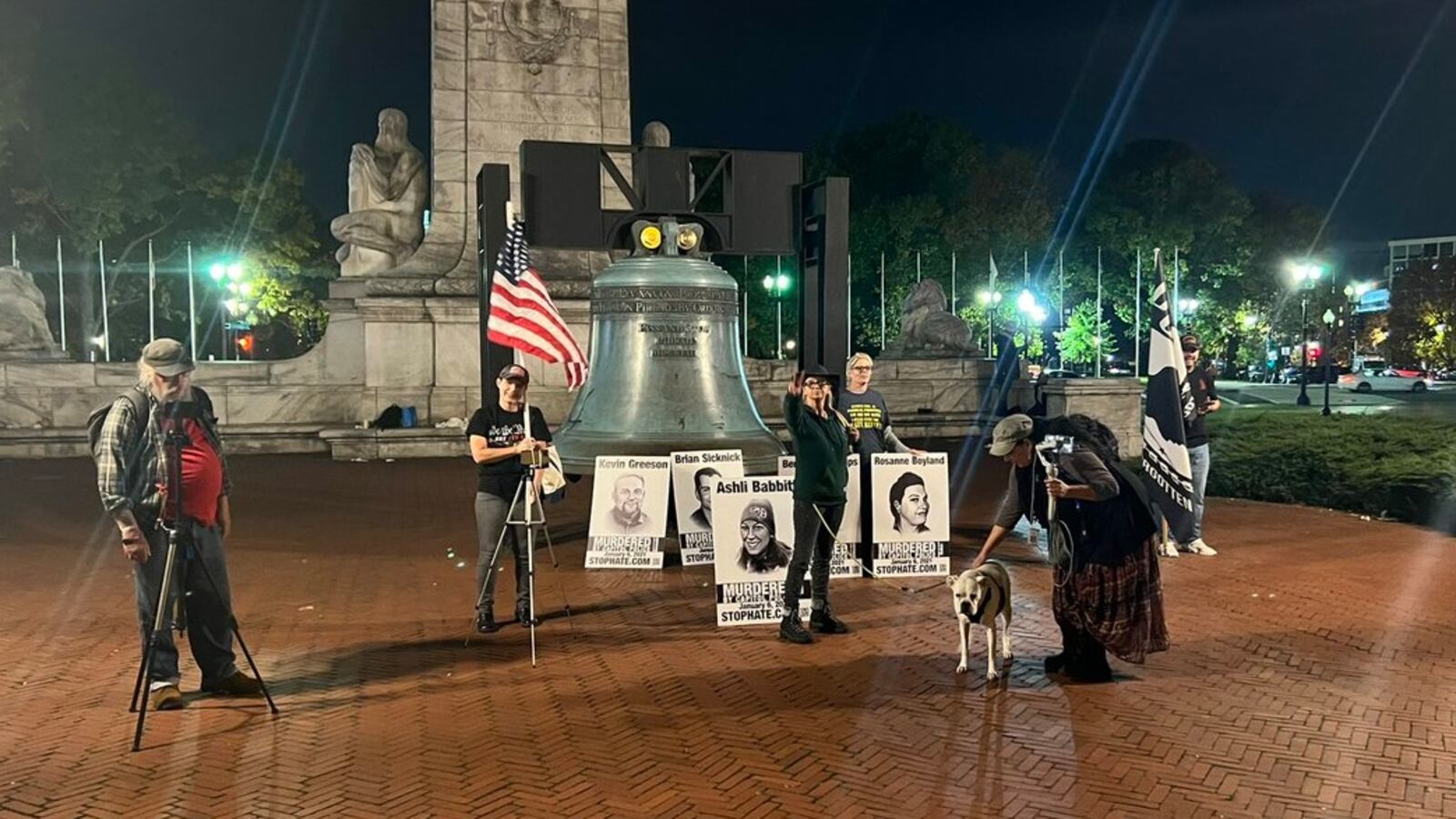 FgmFD6bWYAAMudv_bn8b7x