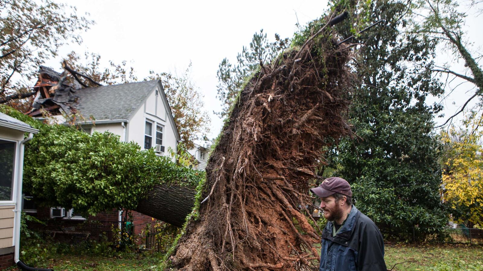 cheats/2012/10/30/sandy-heads-west/hurricane-sandy-update-oct-30-14_nigpxl