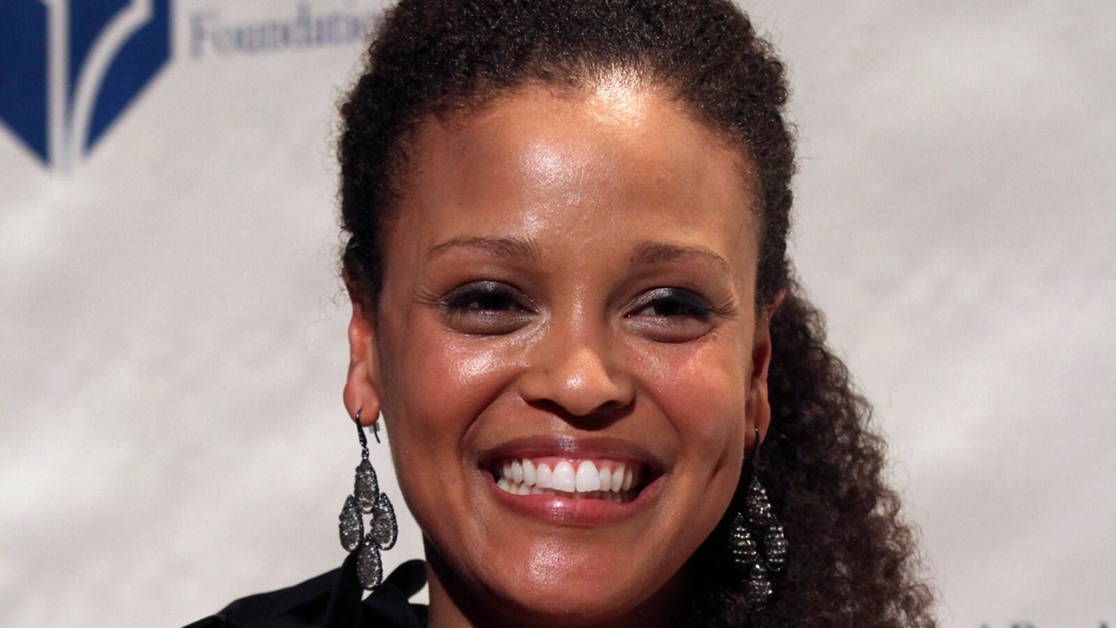 cheats/2011/11/16/jesmyn-ward-wins-national-book-award/jesmyn-ward-cs_avtyyb
