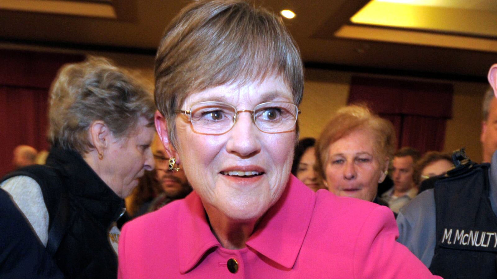 2018-11-07T054142Z_1839117658_RC1C8E14DD00_RTRMADP_3_USA-ELECTION-KANSAS_a2vlze