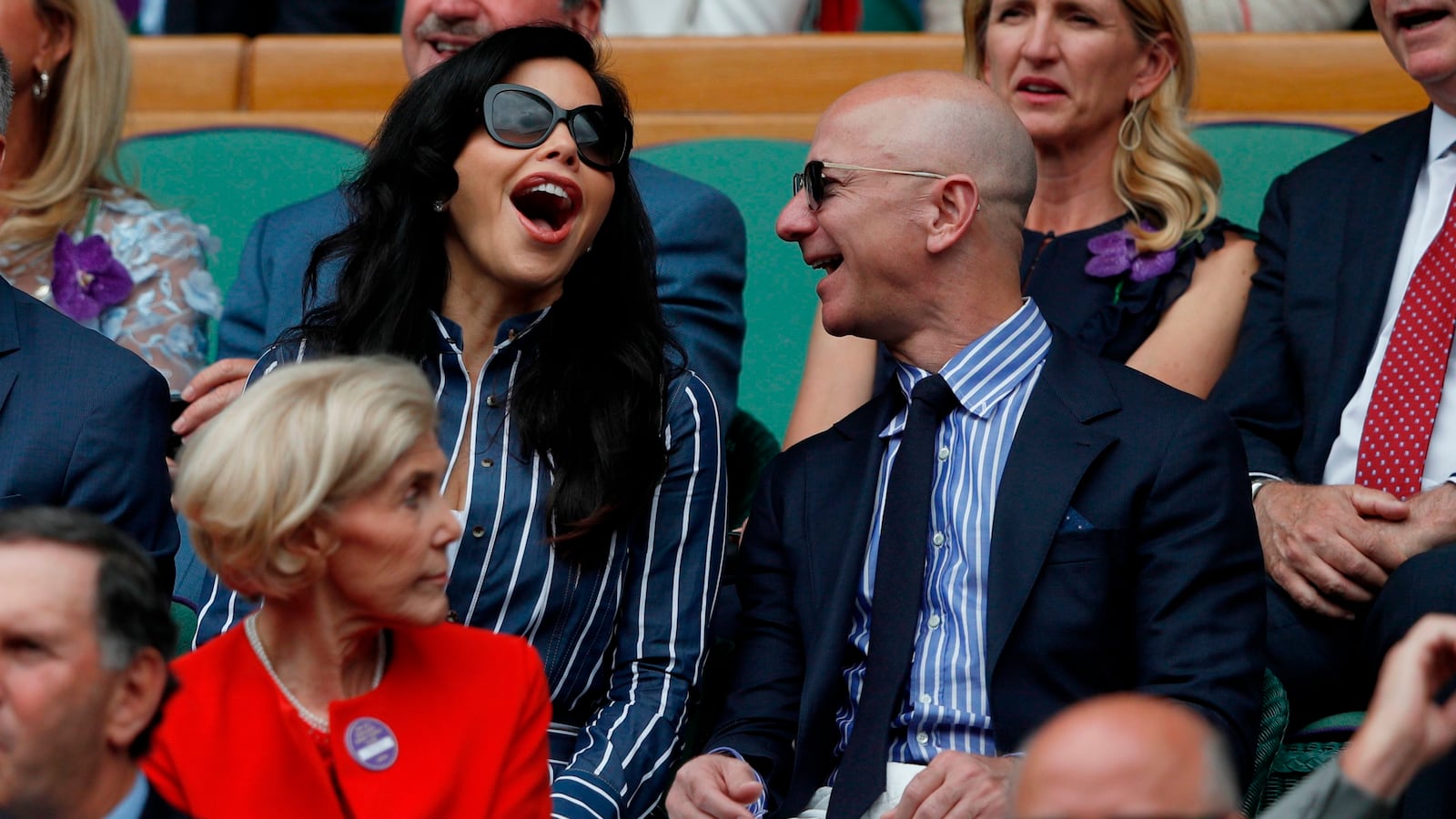 020320-markay-bezos_ygj3ih