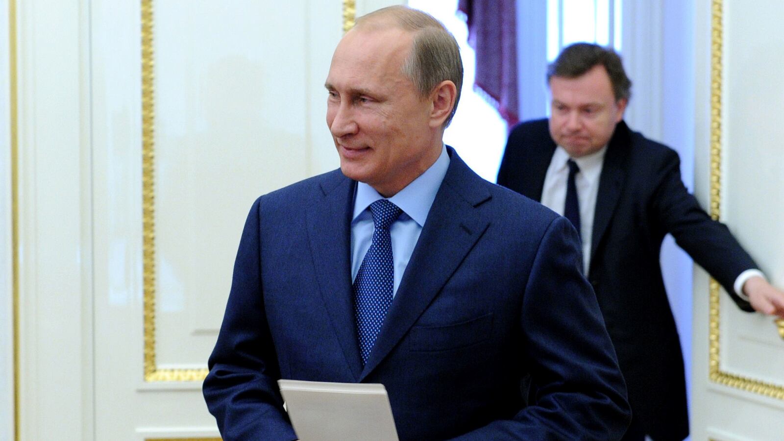 cheats/2014/07/22/u-s-intel-no-russia-link-to-mh17/140722-putin-cheat_qubtmv