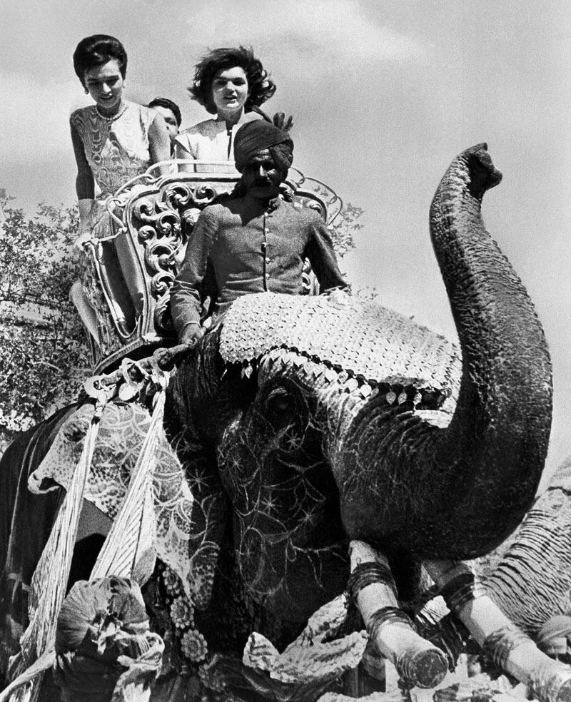 galleries/2011/06/25/first-ladies-go-abroad/Jackie-kennedy-india_qhrif3