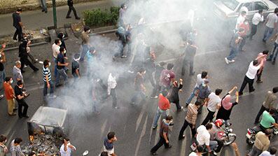 cheats/2009/07/09/violence-erupts-across-iran/iran-4_kzfn6w