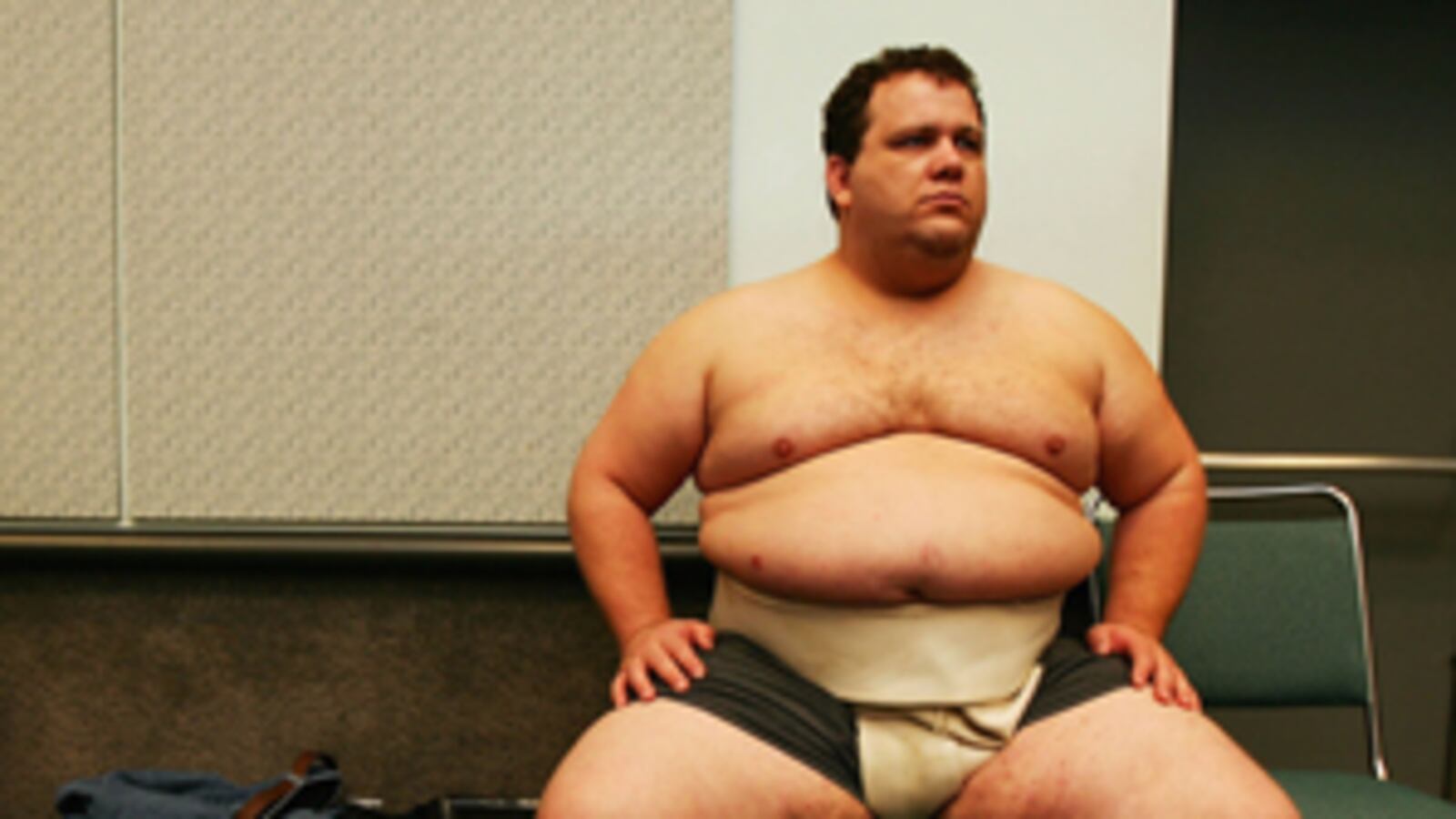 cheats/2011/03/21/sumo-wrestler-completes-la-marathon/sumo-wrestler-runs-marathon_wbgewq