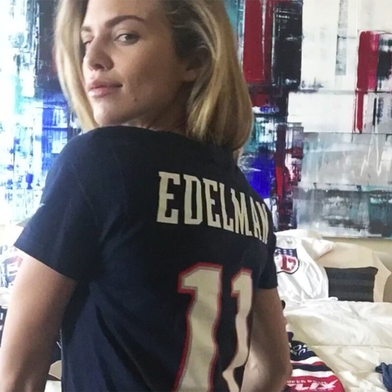 galleries/2015/02/01/celebrity-super-bowl-instagrams-gisele-bundchen-rihanna-and-more/150201-super-bowl-celeb-instagram-anna-lynne-mccord_vxhod8