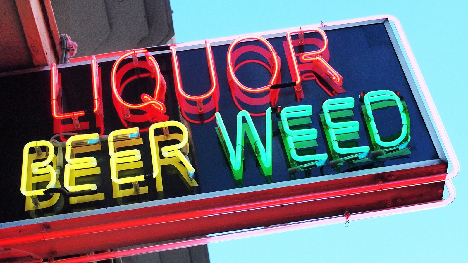 170817-canada-weed-tease_ff9wz7