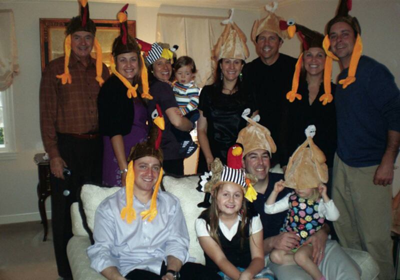 galleries/2010/11/22/awkward-thanksgiving-family-photos/awkward-thanksgiving---fowl-play_grfxis