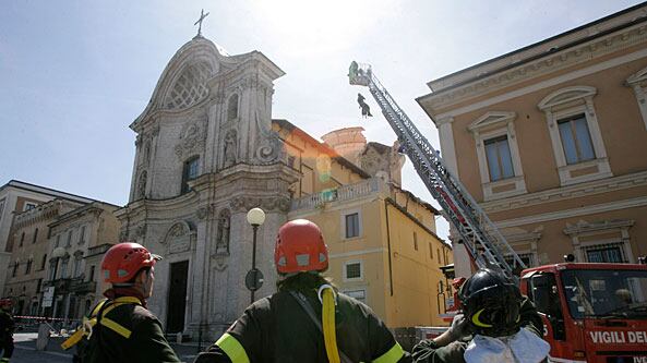 cheats/2009/04/07/italy-toll-rises-to-235/italy-earthquake-1_yiiur3