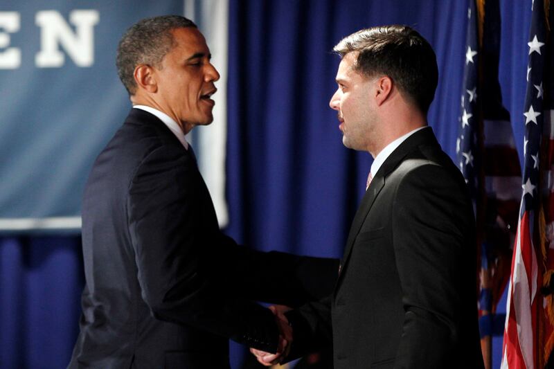 galleries/2012/05/11/george-clooney-and-other-top-celebrities-who-raise-money-for-obama-photos/obama-ricky-martin_daulrr