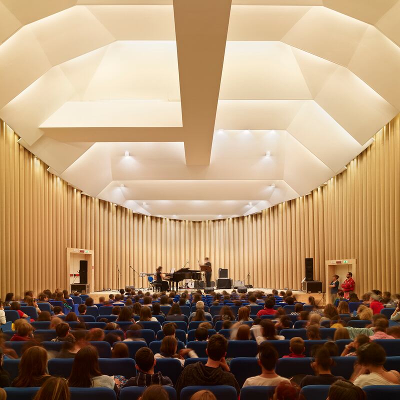 galleries/2014/03/24/2014-pritzker-architecture-prize-laureate-shigeru-ban-photos/shigeru-ban-paper-concert-hall_oai91n