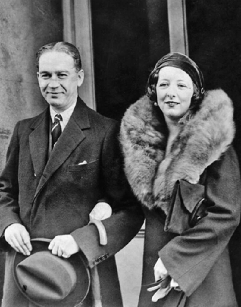 galleries/2009/06/01/the-original-gossip-girl/idina-sackville-5_cp33w2