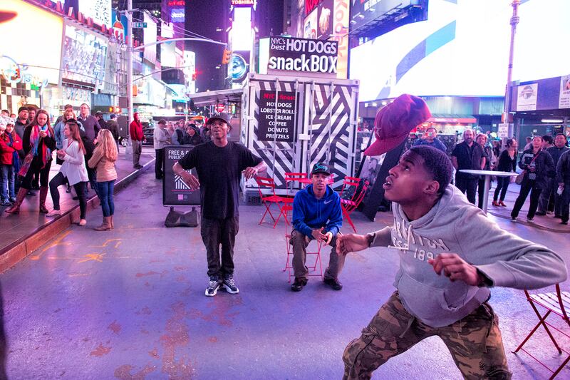 galleries/2015/01/18/showtime-behind-the-scenes-with-a-new-york-city-dance-crew-photos/150116-showtime-10-5_q4ucmo