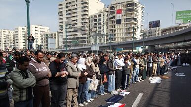 articles/2011/01/28/egypt-revolution-inside-a-cairo-street-protest/lindsey-egypt_156287_wnfbqb