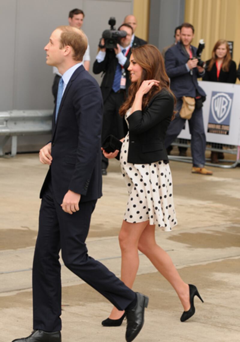 articles/2013/04/26/the-three-and-a-half-musketeers-young-royals-visit-harry-potter-studio/hkw_efxpsc