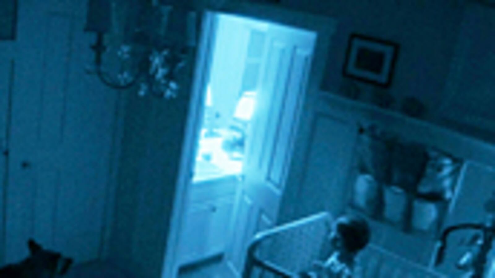 articles/2010/10/22/the-enduring-terror-of-paranormal-activity-2/phipps-paranormal-activity-2_135406_ucenoi