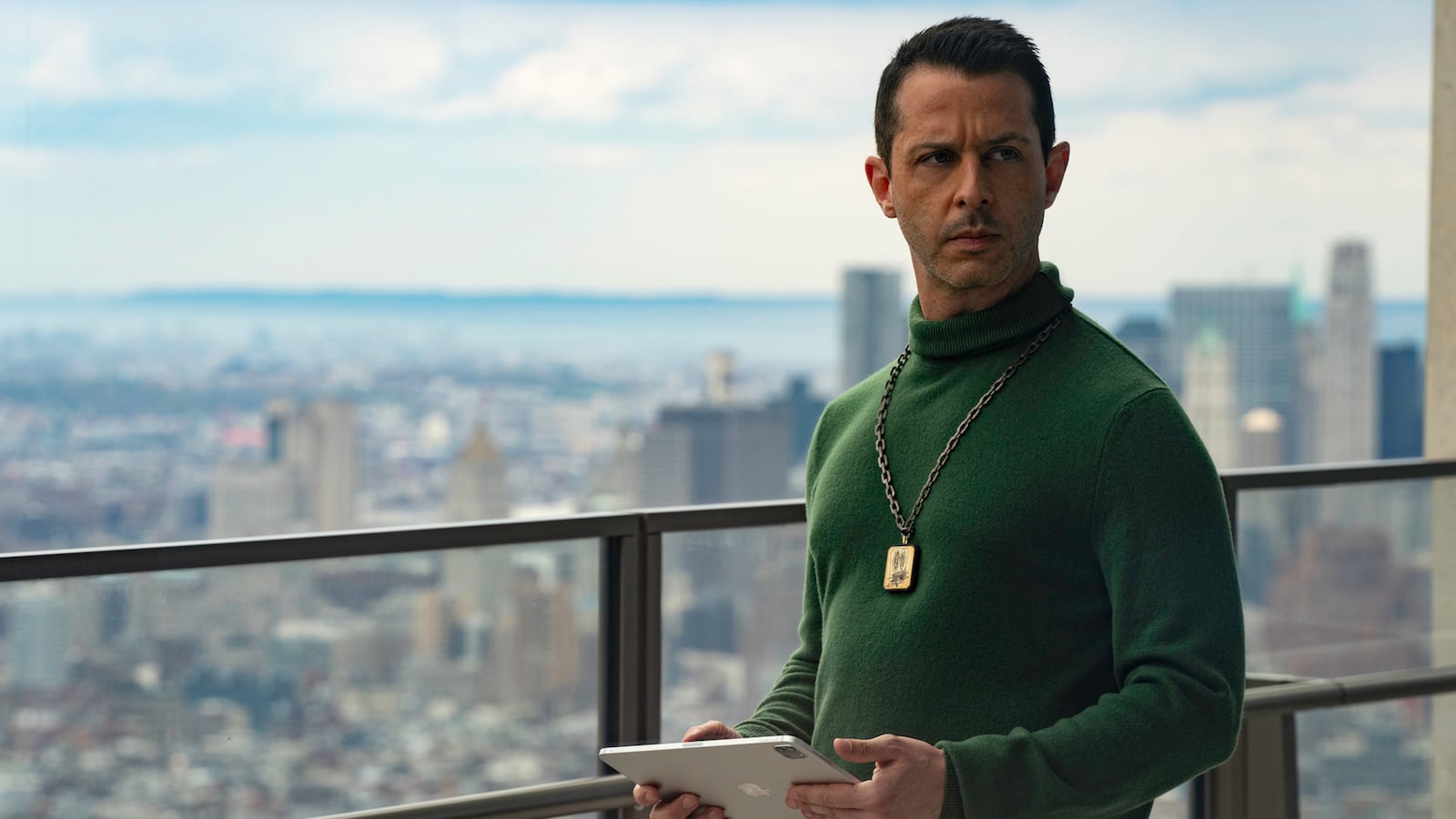 jeremy_strong_q2pnxv