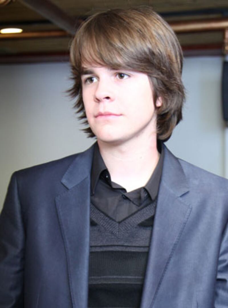 galleries/2009/09/05/fall-s-hot-new-class/fall-class---johnny-simmons_qzpov0