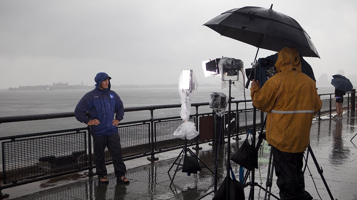 articles/2011/08/28/hurricane-irene-hype-how-the-media-went-overboard/hyping-the-hurricane_uodxsb