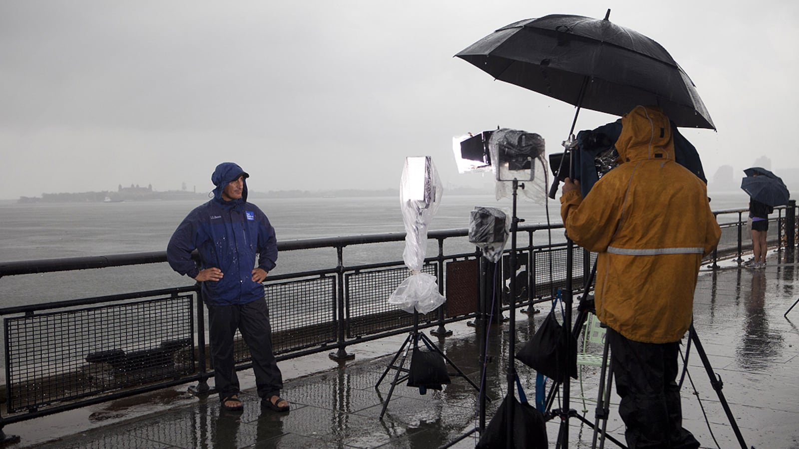 articles/2011/08/28/hurricane-irene-hype-how-the-media-went-overboard/hyping-the-hurricane_uodxsb