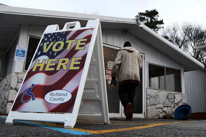 articles/2012/01/21/south-carolina-primary-gingrich-surges-to-threaten-romney-s-frontrunner-status/south-carolina-primary-begins-murphy_xgpaep