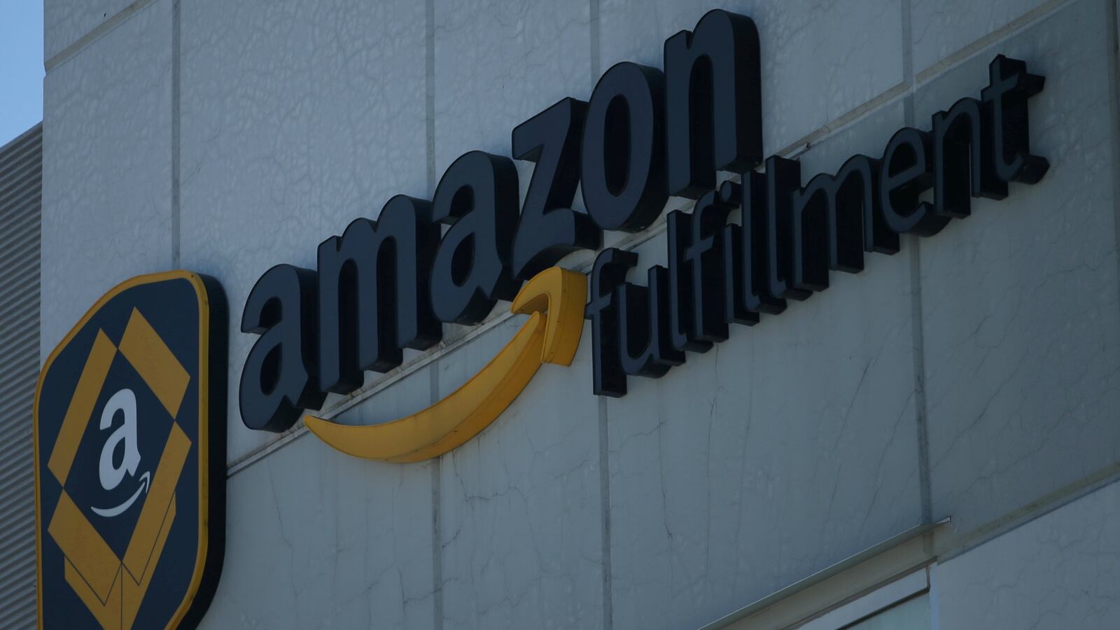 181103-amazon-collapse-deaths-baltimore-cheat_dx3zms