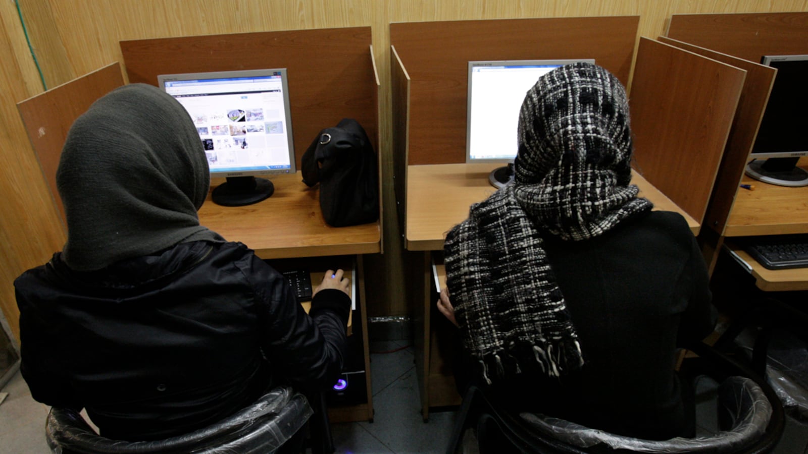 articles/2012/08/21/iran-bans-women-from-college-courses/iran-women-banned-from-college-telegraph_kuxr89