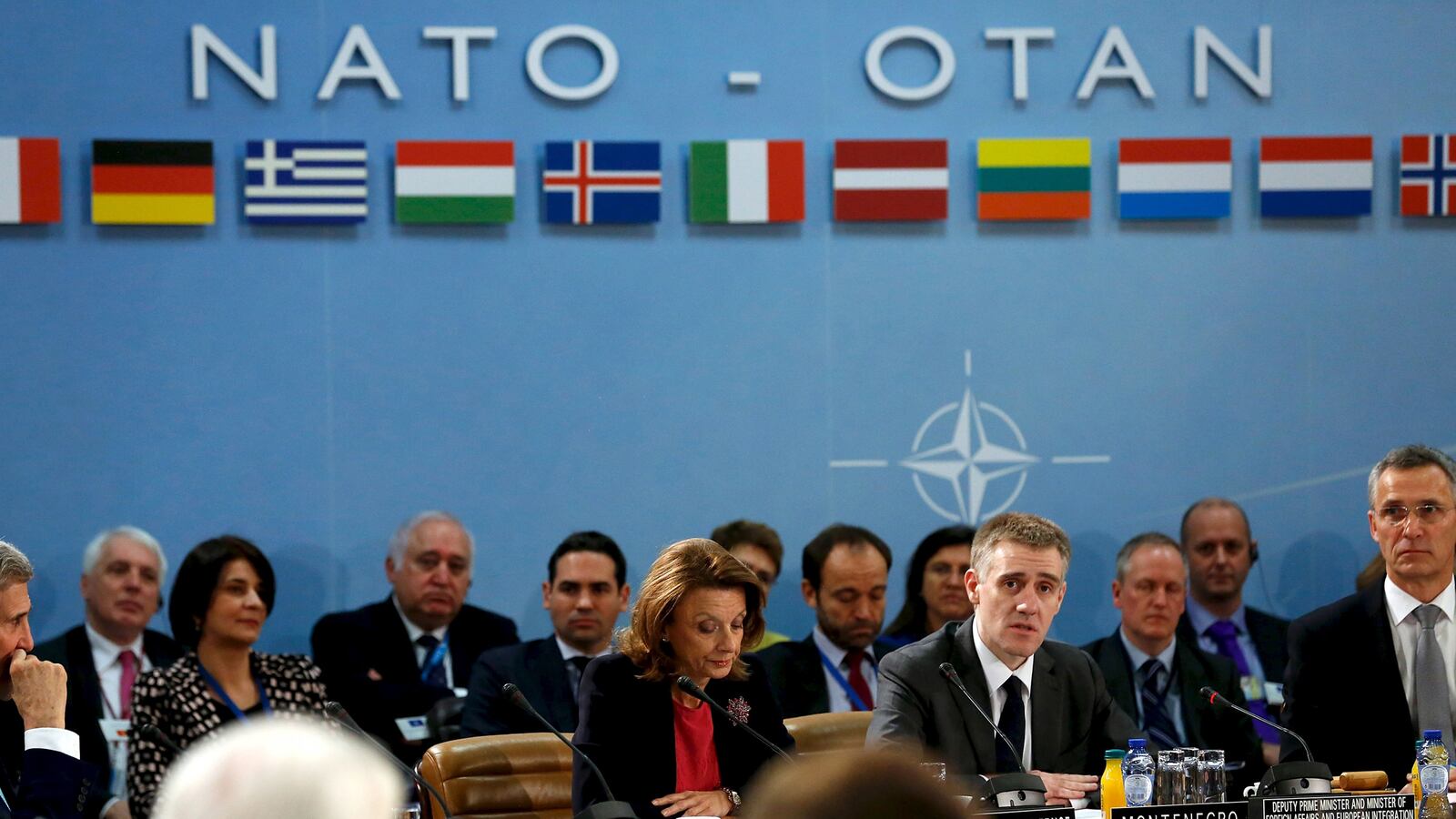 cheats/2015/12/07/nato-no-ground-troops-to-fight-isis/151207-nato-cheat_vqxryq