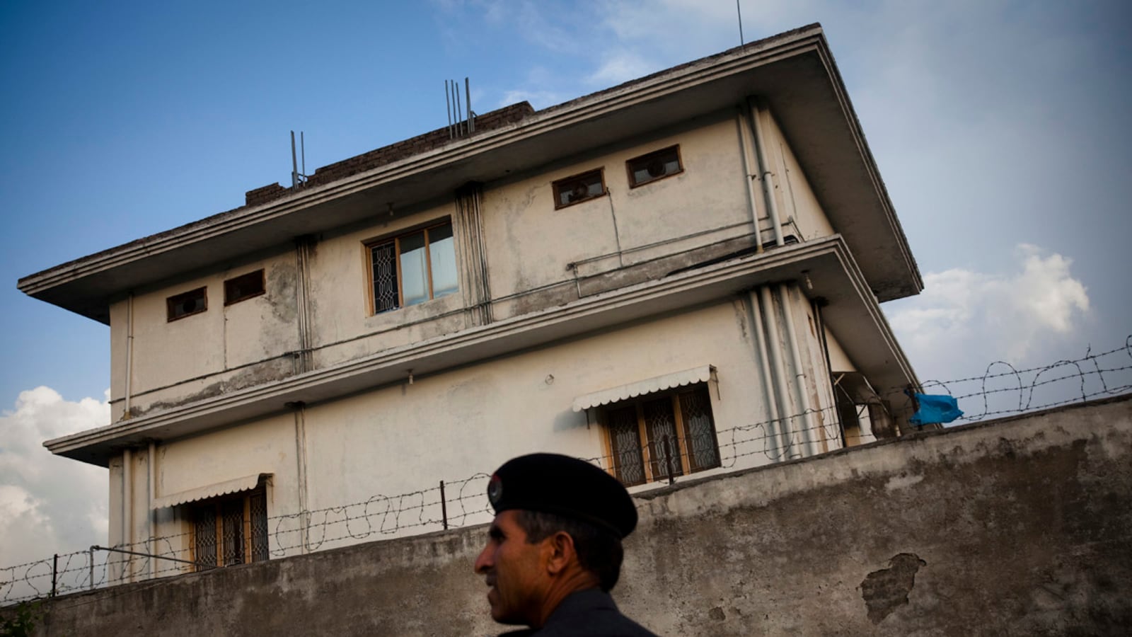 articles/2012/09/10/pentagon-says-navy-seal-author-of-bin-laden-book-in-material-breach/navy-seal-osama-book-lake_djs3tf