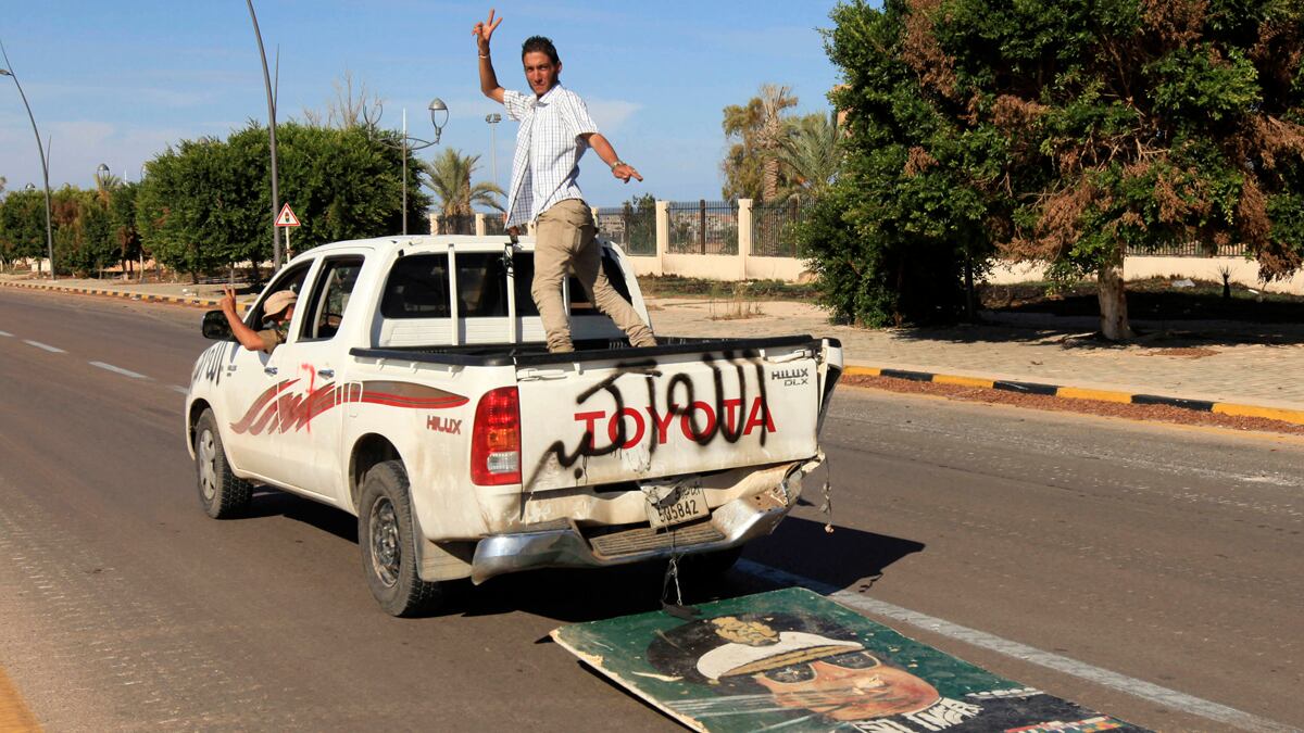 cheats/2011/10/20/gaddafi-s-death-nato-reportedly-to-recommend-end-of-raids/nato-ends-raid-libya-gaddafi-killed-cs_szpkix