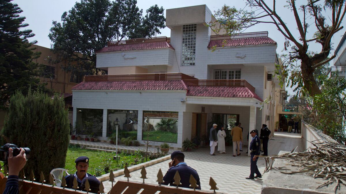 articles/2012/04/01/bin-laden-may-have-moved-freely-through-pakistan/osama-secret-safe-house-mcdermott_amecjb