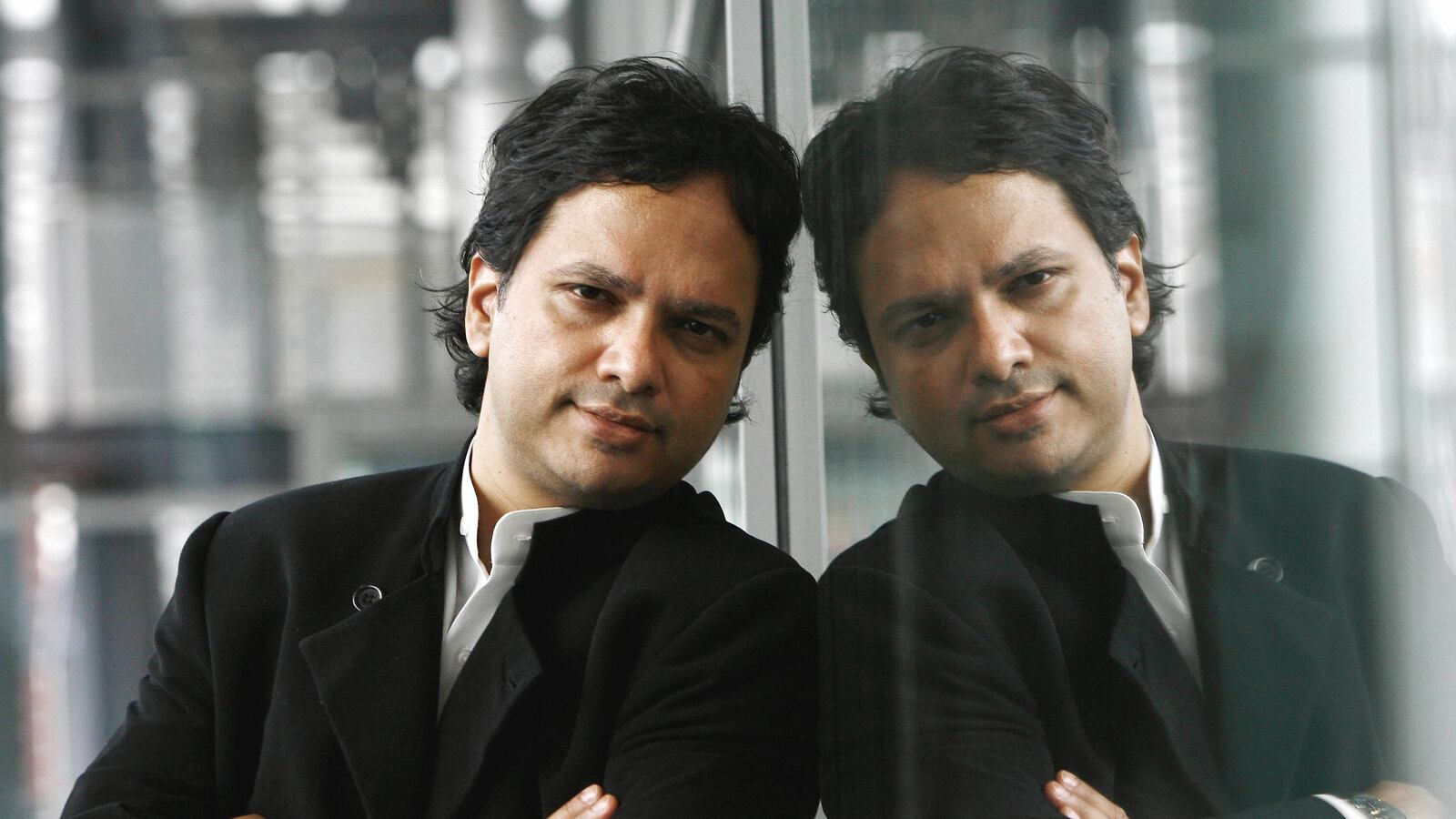 articles/2014/08/29/vikram-chandra-is-a-novelist-who-s-obsessed-with-writing-computer-code/140828-ciabattari-vikram-tease_pxtiev