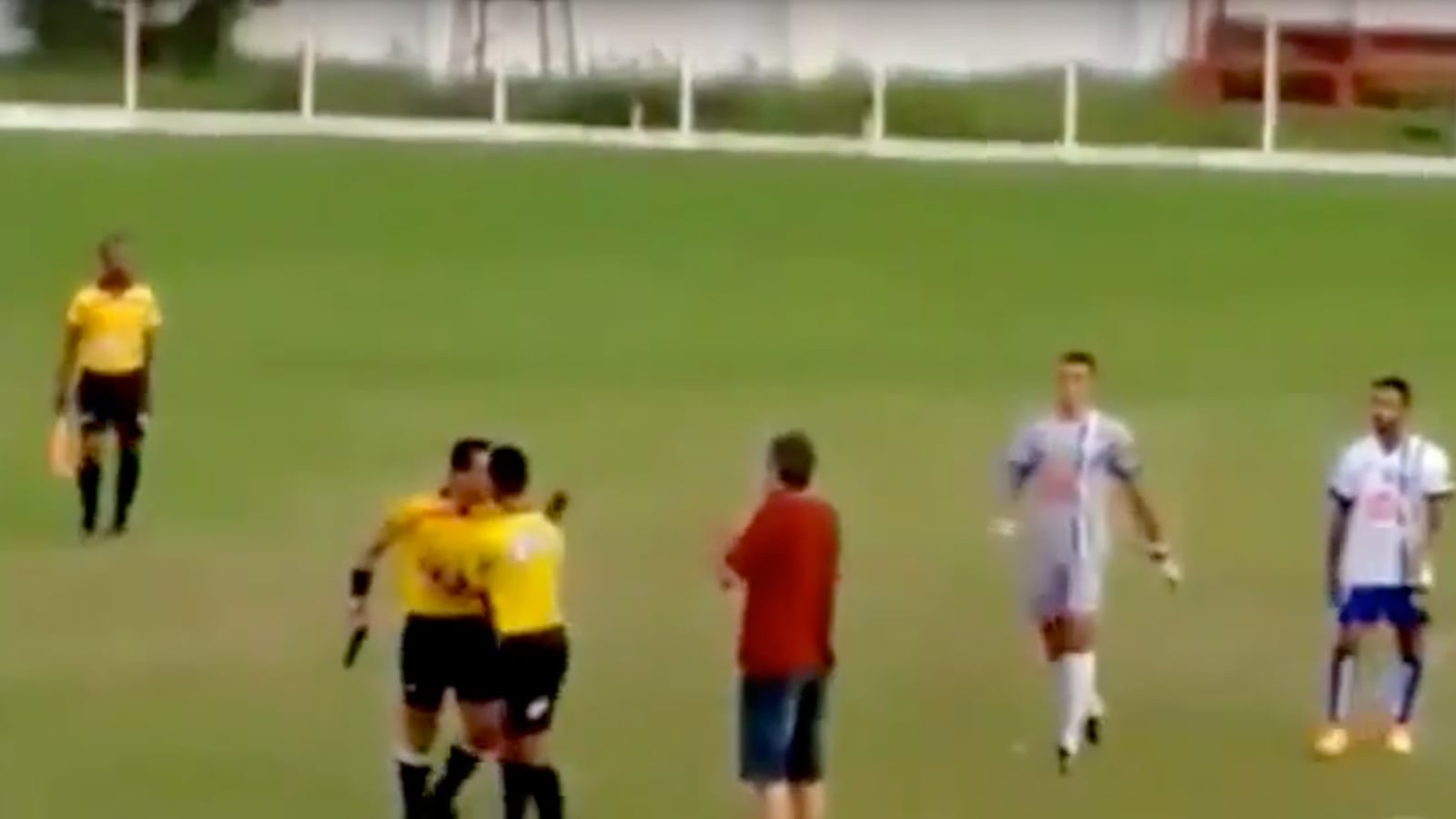 articles/2015/09/29/referee-pulls-gun-in-soccer-dispute/20150929-soccer-gun-joiner_mkp1bq