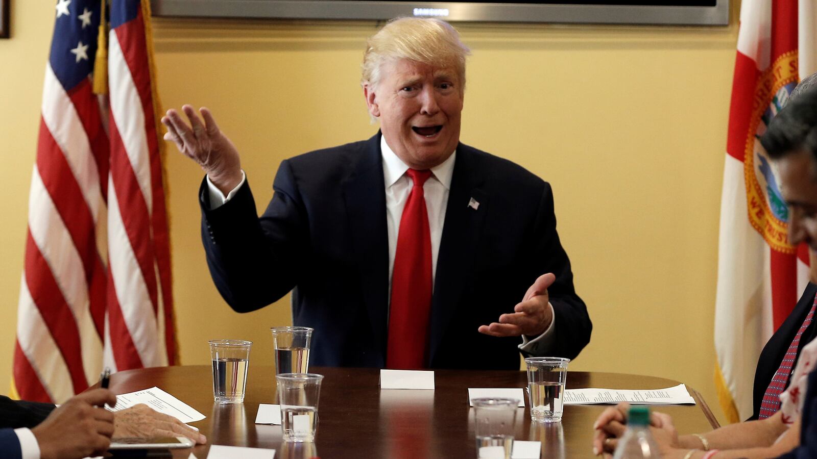 cheats/2016/10/13/senate-gop-drops-trump-from-emails/161013-trump-fundraising-senate-cheat_ayggtm
