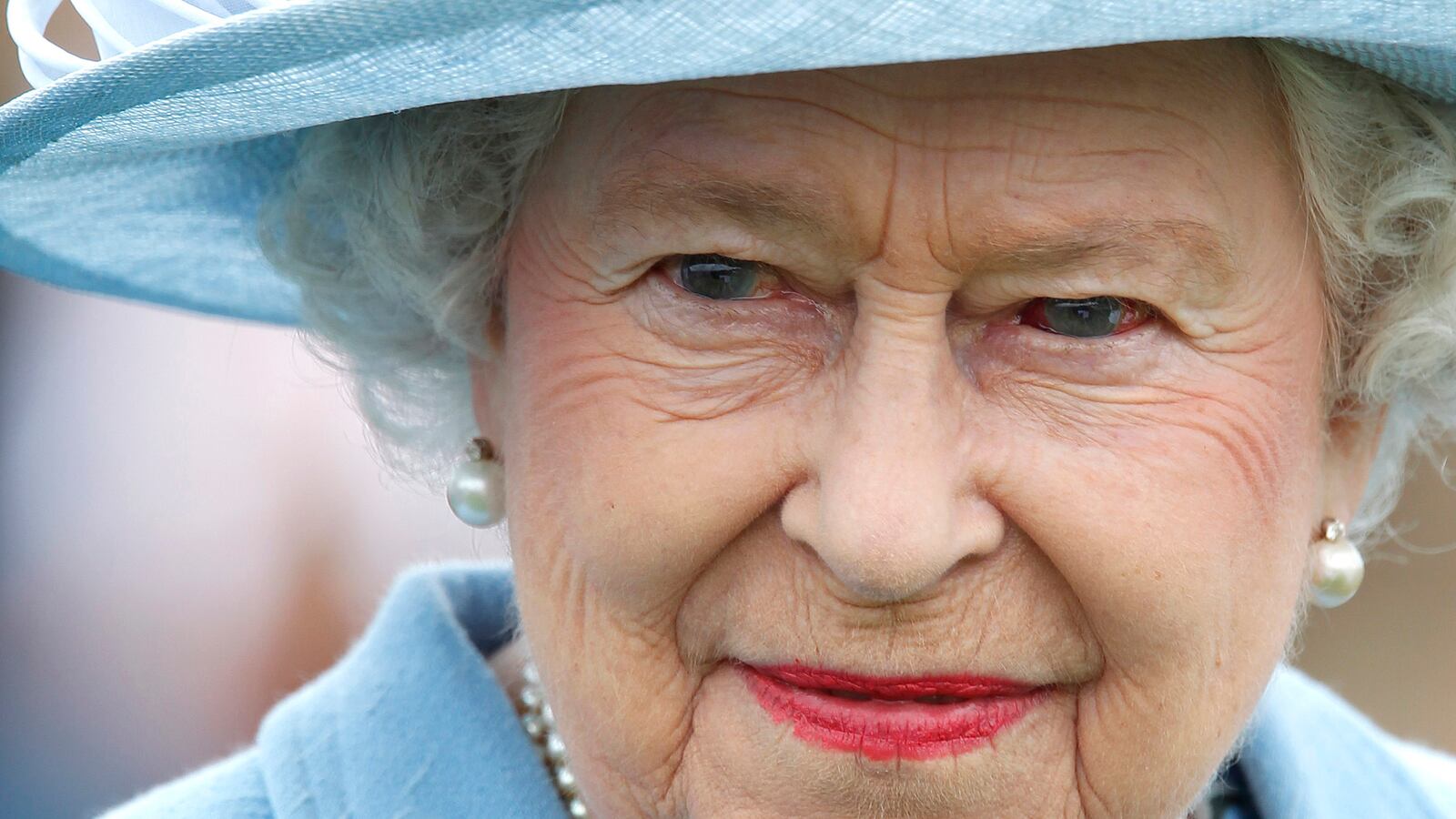 articles/2014/09/23/how-the-queen-purred-with-pleasure-at-scottish-referendum-result/140923-sykes-queen-tease_wghmsi