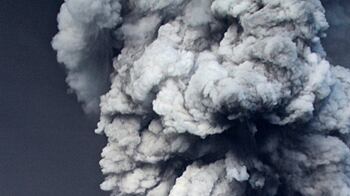 cheats/2011/05/25/iceland-volcano-lsquoworst-is-overrsquo/iceland-volcano-erupts-again_eso1am