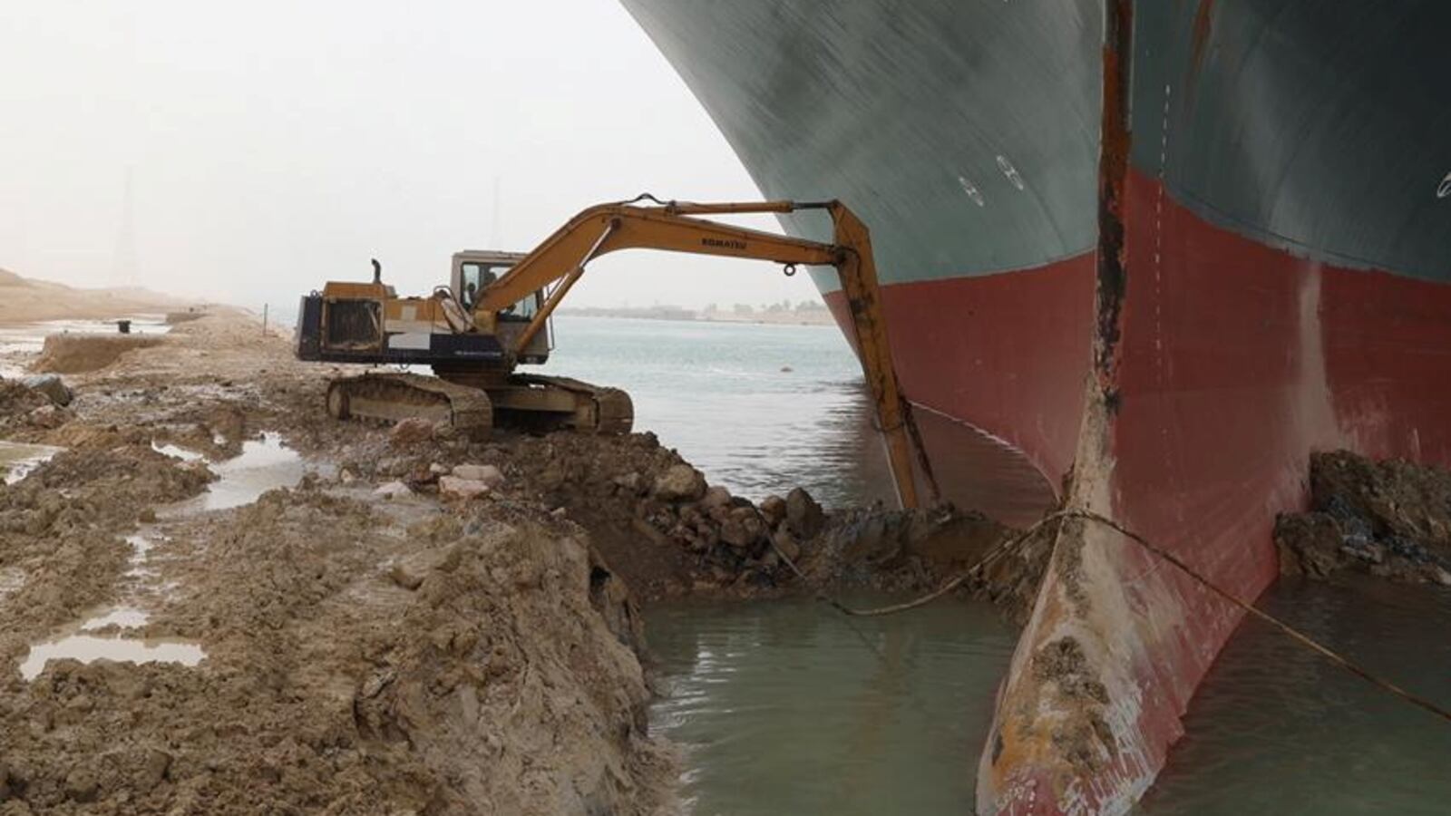 2021-03-25T105111Z_978043977_RC2AIM9VKDU2_RTRMADP_3_EGYPT-SUEZCANAL-SHIP_u9ymbf