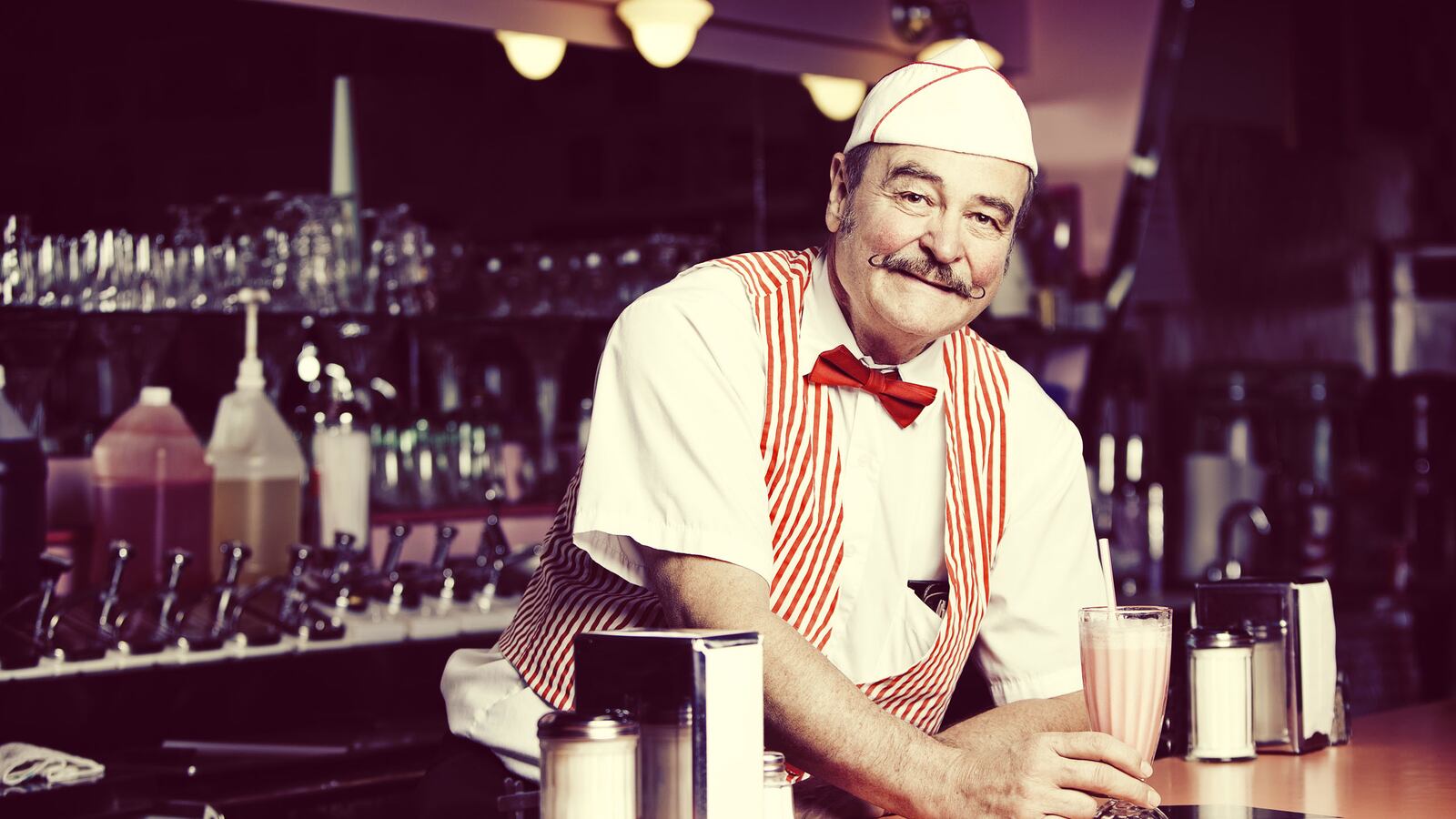 articles/2014/10/31/inside-new-york-s-most-powerful-diner/141030-teodorczuk-diner-tease_jm5hmu