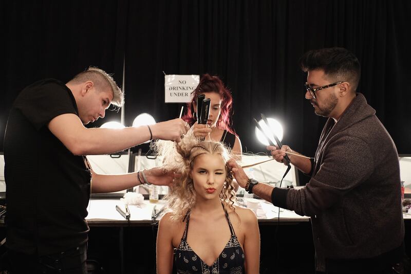 galleries/2016/09/15/photos-backstage-at-new-york-fashion-week-2016/160914_backstage-NYFW01_rlrox7